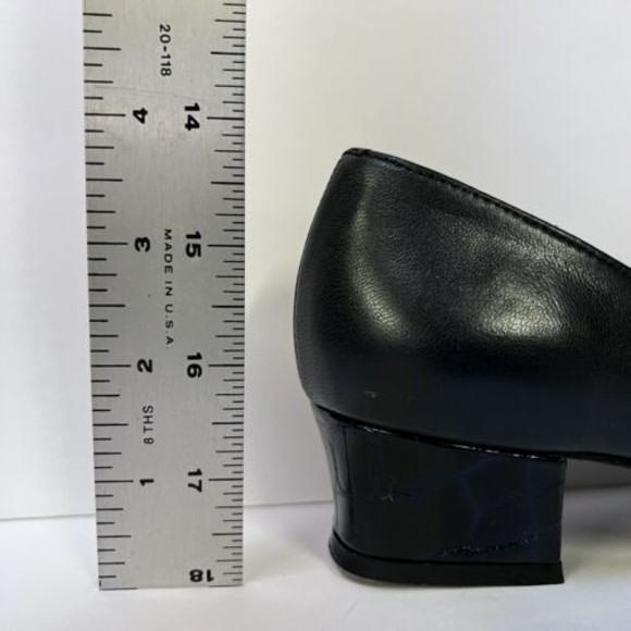 Vintage California Magdesians Women Navy Leather Tassel Shoes 6.5W USA Made - Picture 13 of 15